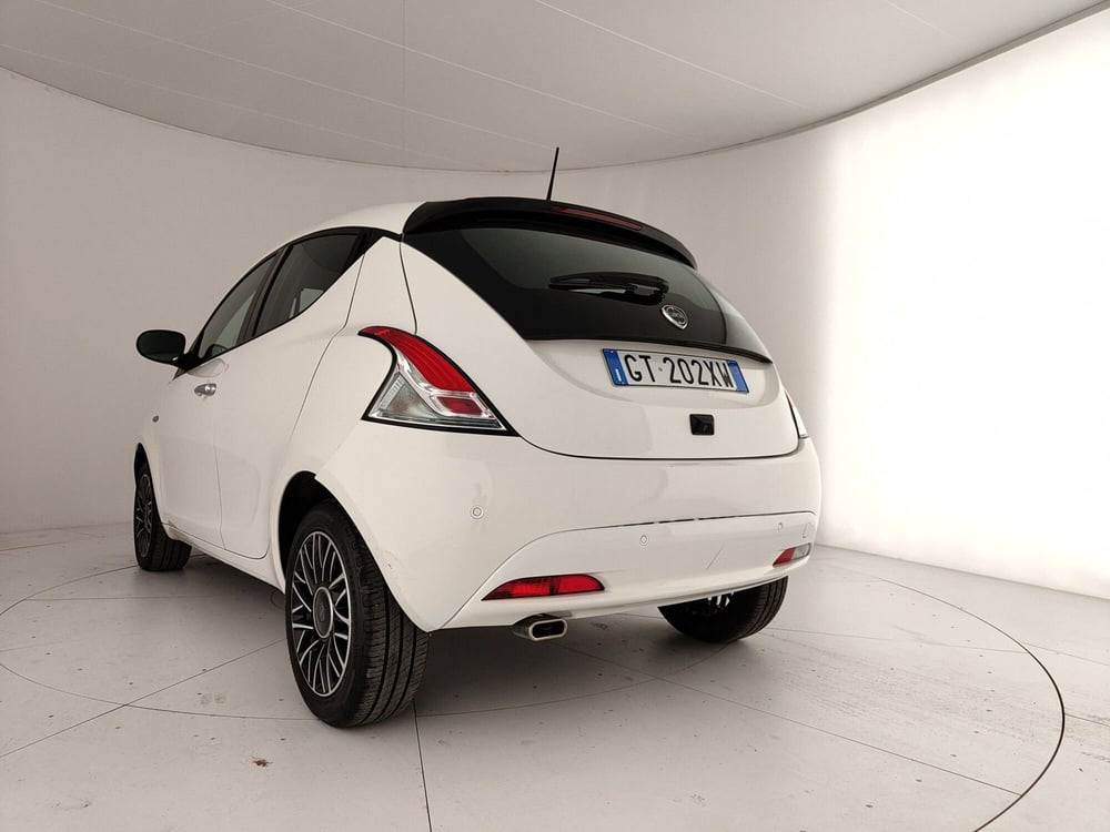 Lancia Ypsilon usata a Caserta (9)
