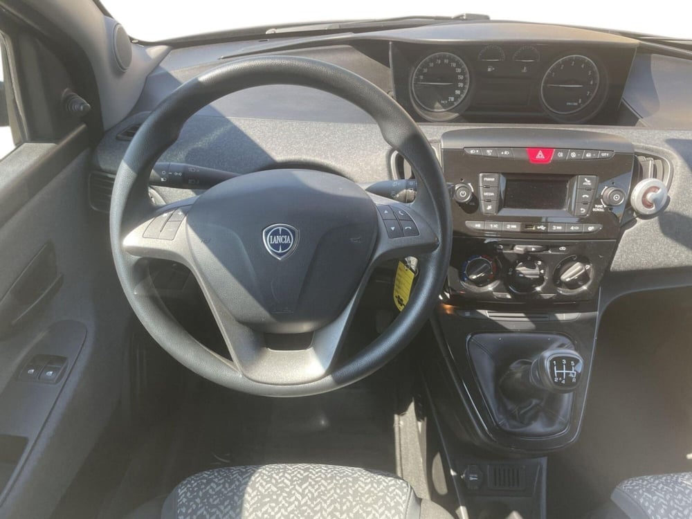 Lancia Ypsilon usata a Pistoia (10)