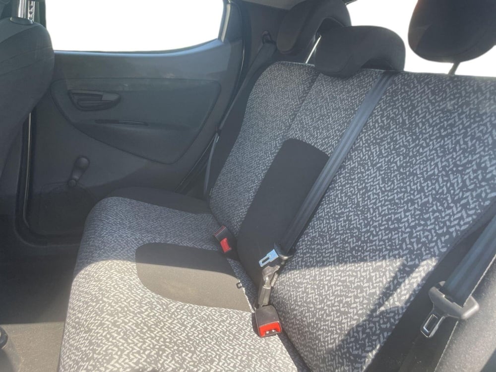 Lancia Ypsilon usata a Pistoia (12)