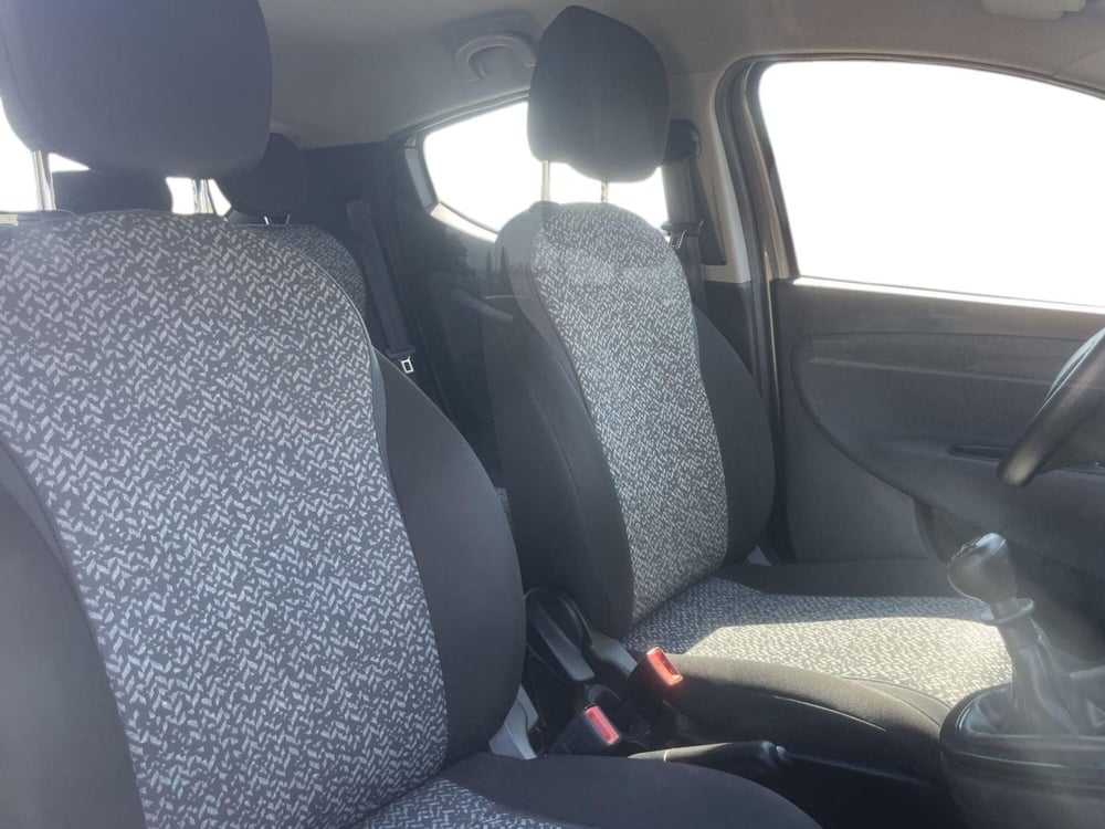 Lancia Ypsilon usata a Pistoia (15)