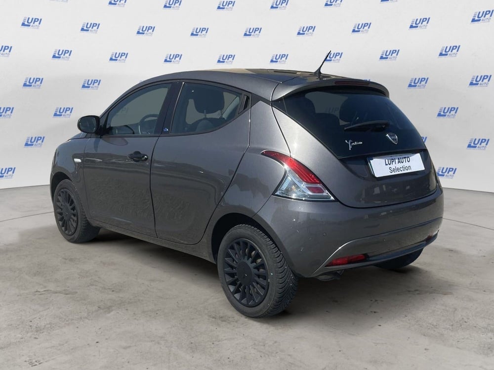Lancia Ypsilon usata a Pistoia (2)