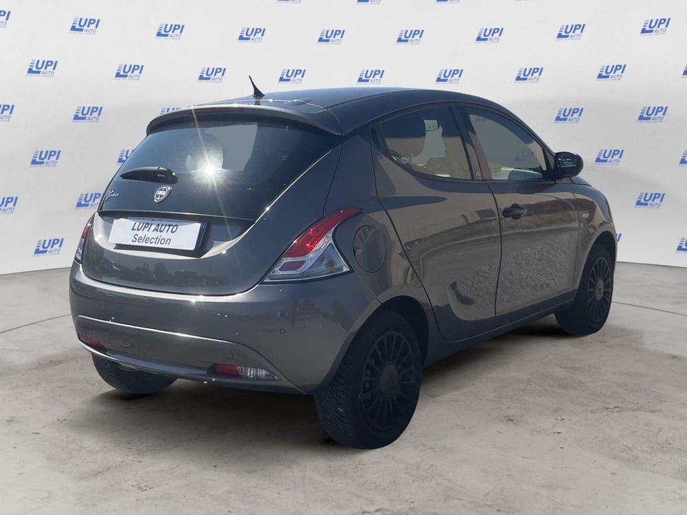 Lancia Ypsilon usata a Pistoia (4)