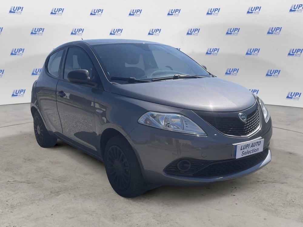 Lancia Ypsilon usata a Pistoia (5)