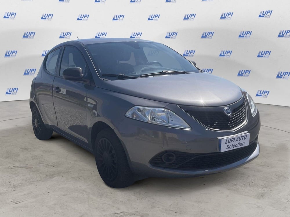 Lancia Ypsilon usata a Pistoia (6)