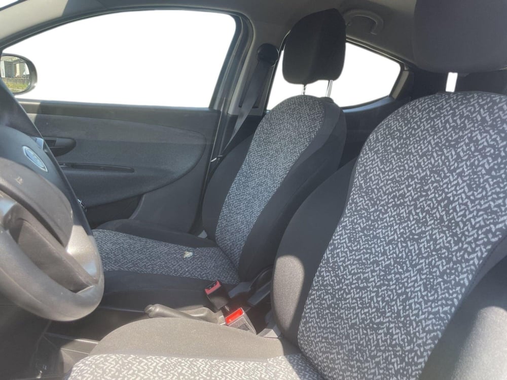 Lancia Ypsilon usata a Pistoia (8)