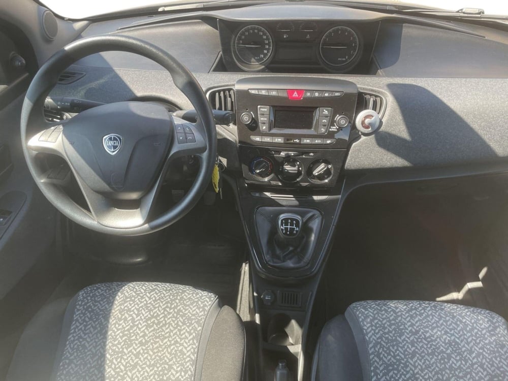 Lancia Ypsilon usata a Pistoia (9)