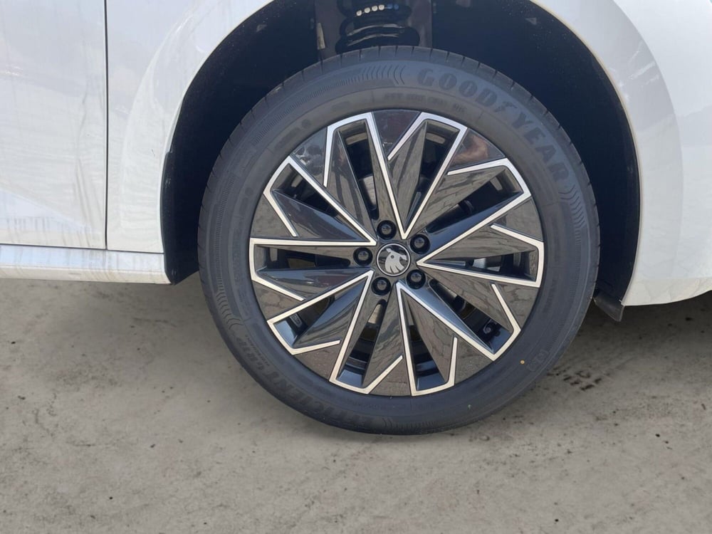 Skoda Kamiq nuova a Prato (16)