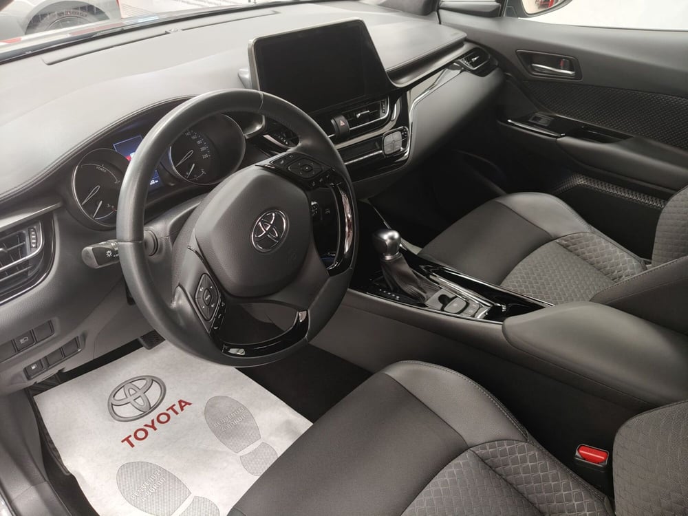 Toyota Toyota C-HR usata a Roma (11)