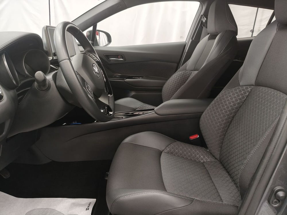 Toyota Toyota C-HR usata a Roma (13)