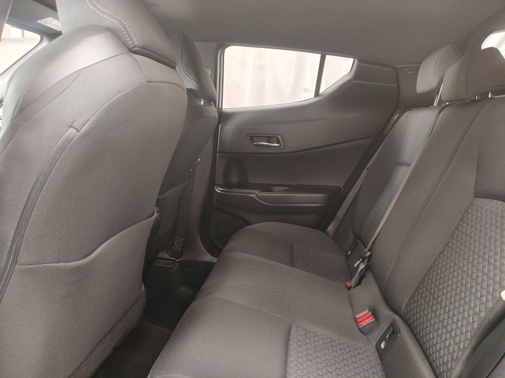 Toyota Toyota C-HR usata a Roma (14)