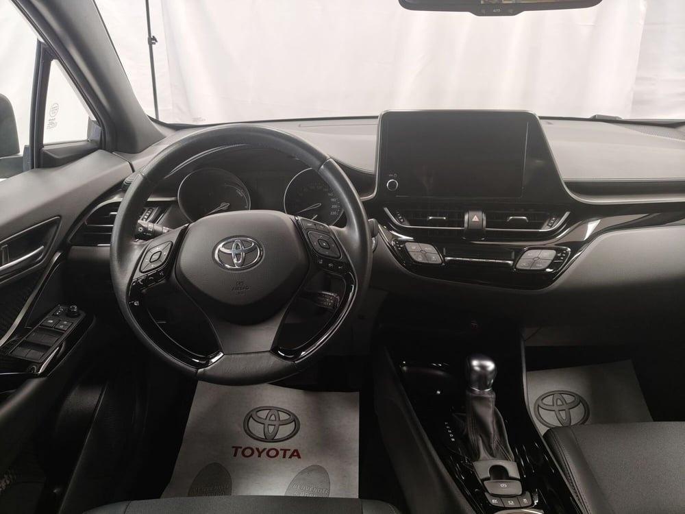 Toyota Toyota C-HR usata a Roma (9)
