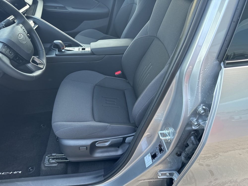 Toyota Toyota C-HR nuova a Ferrara (10)
