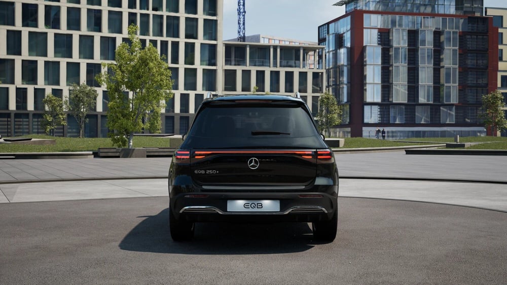 Mercedes-Benz EQB nuova a Pescara (5)