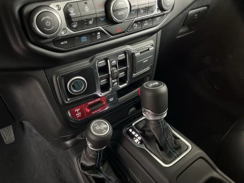 Jeep Wrangler Unlimited nuova a Pisa (7)
