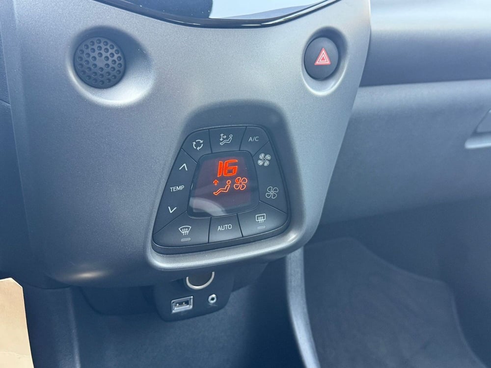 Toyota Aygo usata a Pavia (14)