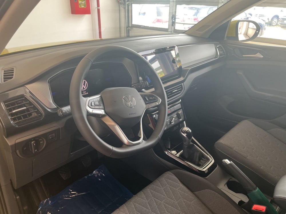 Volkswagen T-Cross nuova a Salerno (18)
