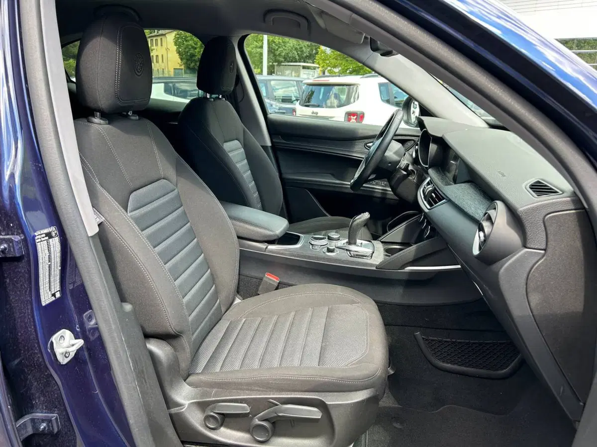 Alfa Romeo Stelvio usata a Ancona (11)