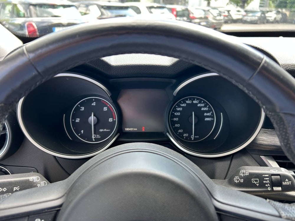Alfa Romeo Stelvio usata a Ancona (14)