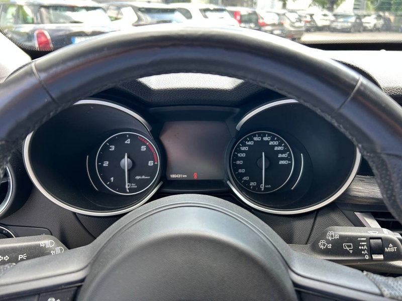 Alfa Romeo Stelvio usata a Ancona (14)
