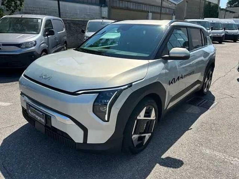 Kia EV3 usata a Milano (13)