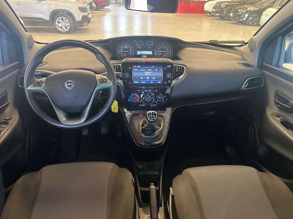 Lancia Ypsilon usata a Bergamo (11)