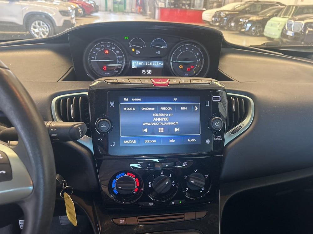 Lancia Ypsilon usata a Bergamo (13)