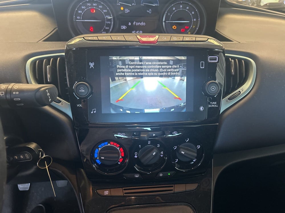 Lancia Ypsilon usata a Bergamo (14)