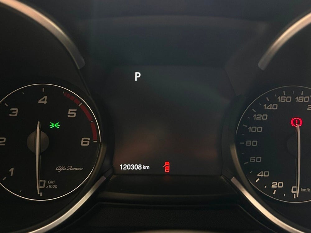 Alfa Romeo Stelvio usata a Verona (16)