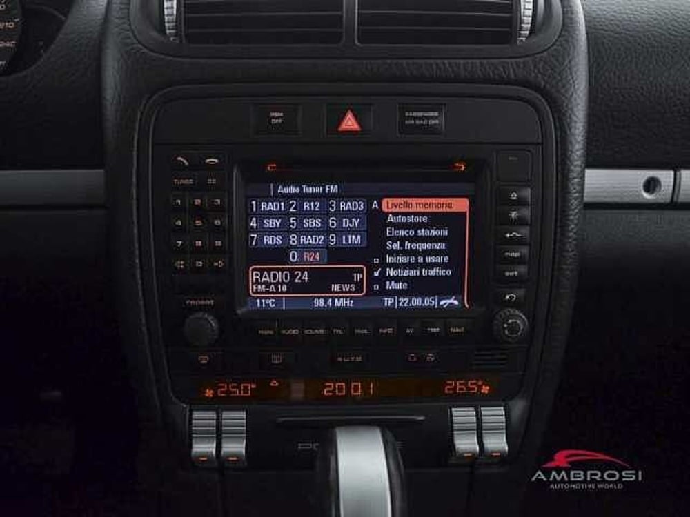 Porsche Cayenne usata a Viterbo (14)