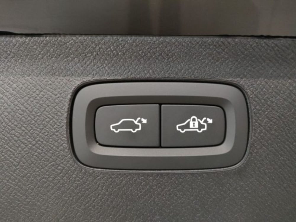 Volvo XC90 nuova a Modena (15)