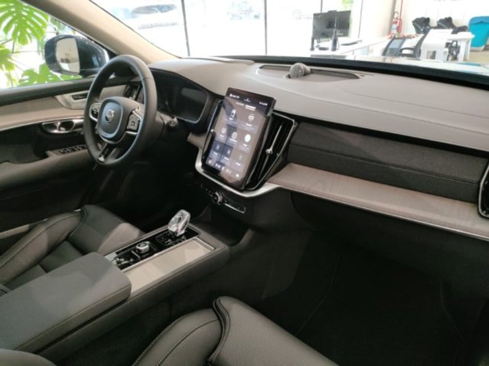 Volvo XC90 nuova a Modena (9)