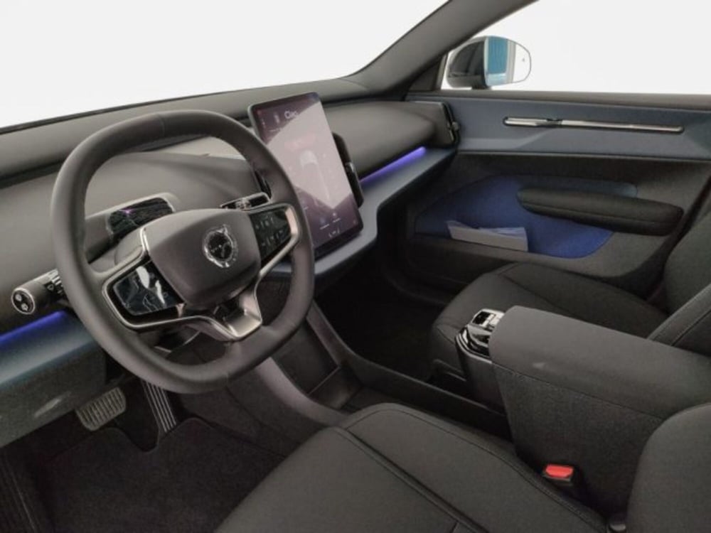 Volvo EX30 Cross Country nuova a Modena (11)