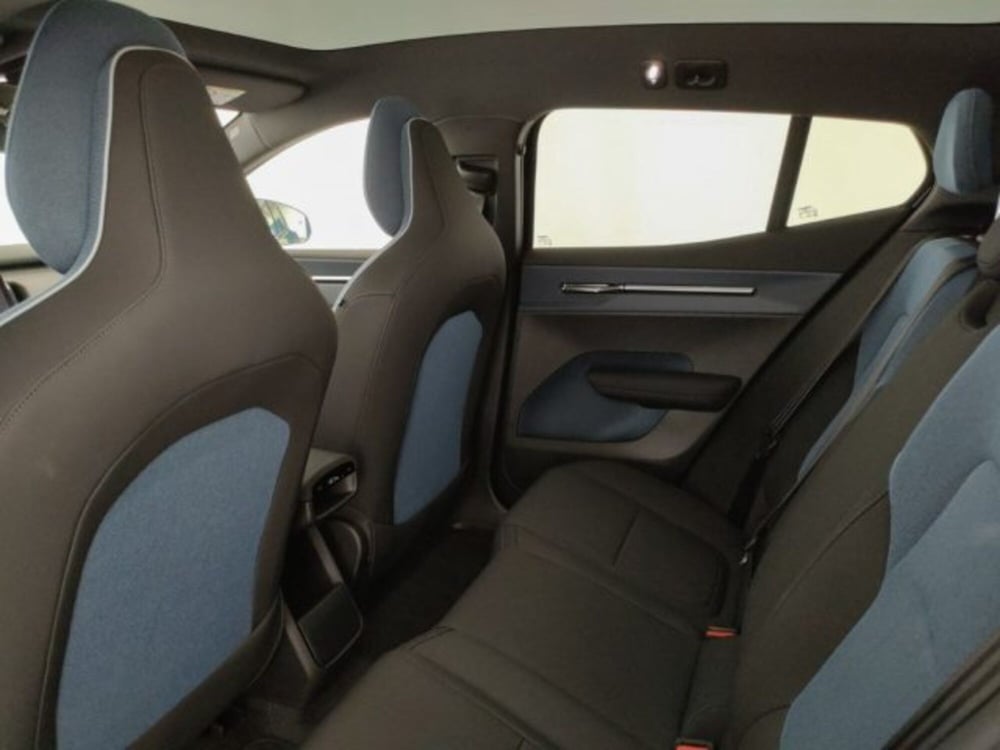 Volvo EX30 Cross Country nuova a Modena (12)