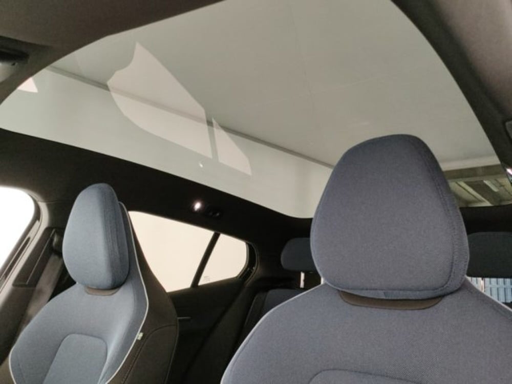 Volvo EX30 Cross Country nuova a Modena (13)