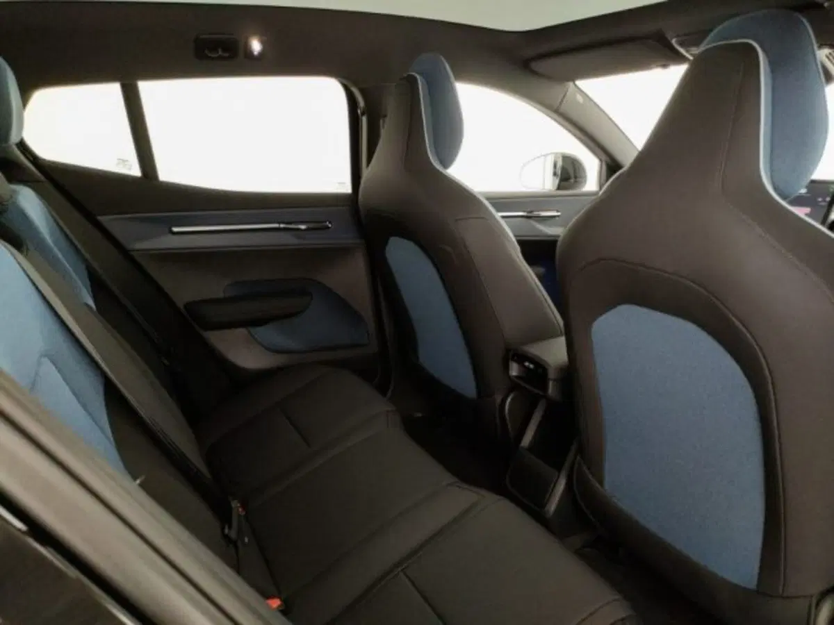 Volvo EX30 Cross Country nuova a Modena (15)