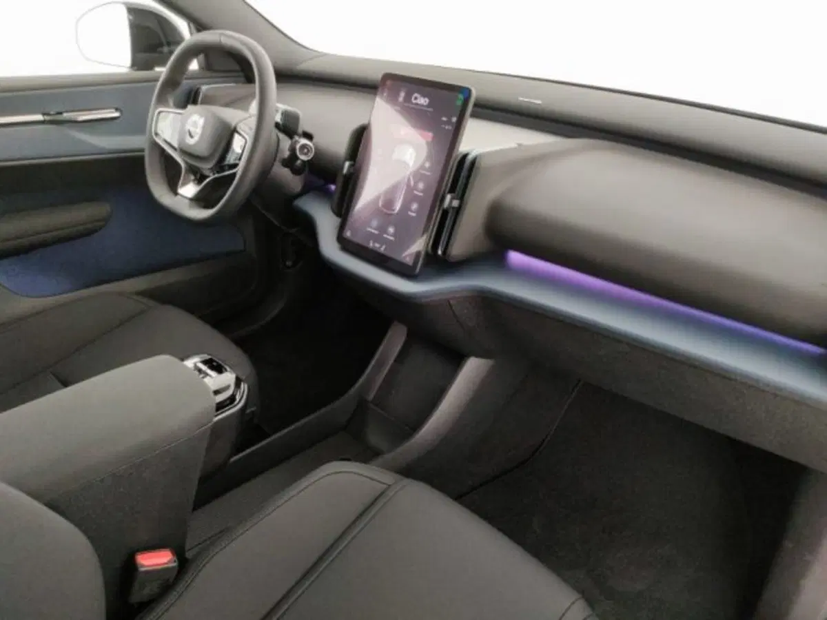 Volvo EX30 Cross Country nuova a Modena (16)