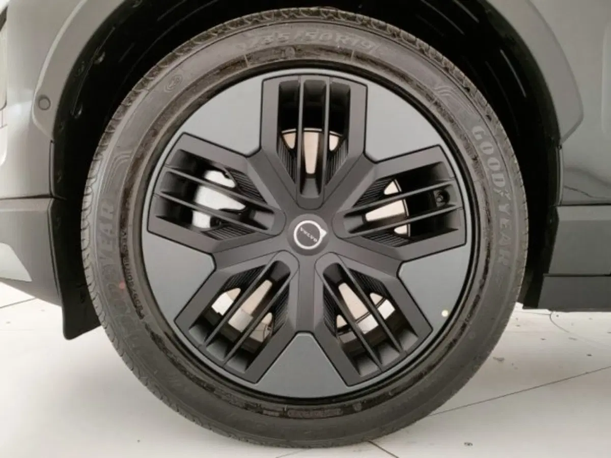 Volvo EX30 Cross Country nuova a Modena (8)