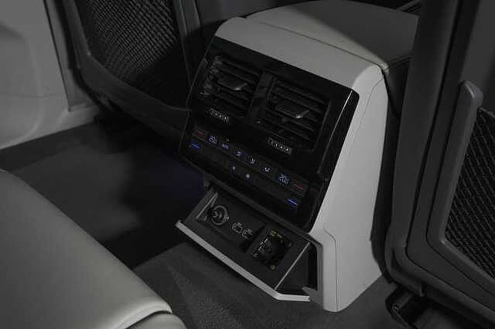 Volkswagen Touareg usata a Como (10)