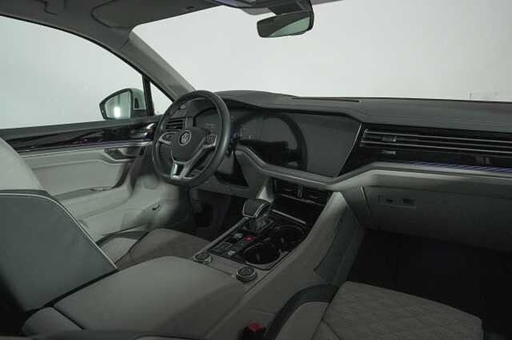Volkswagen Touareg usata a Como (13)