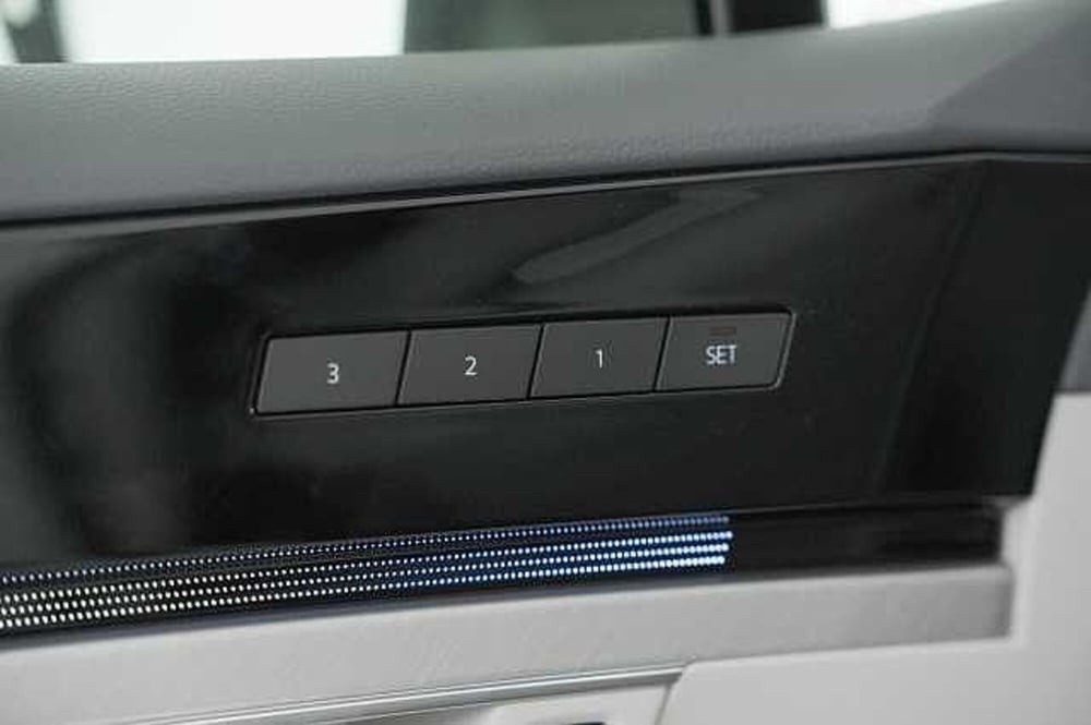 Volkswagen Touareg usata a Como (15)