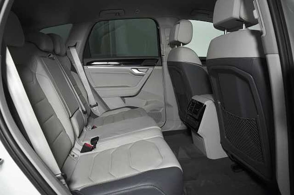 Volkswagen Touareg usata a Como (9)