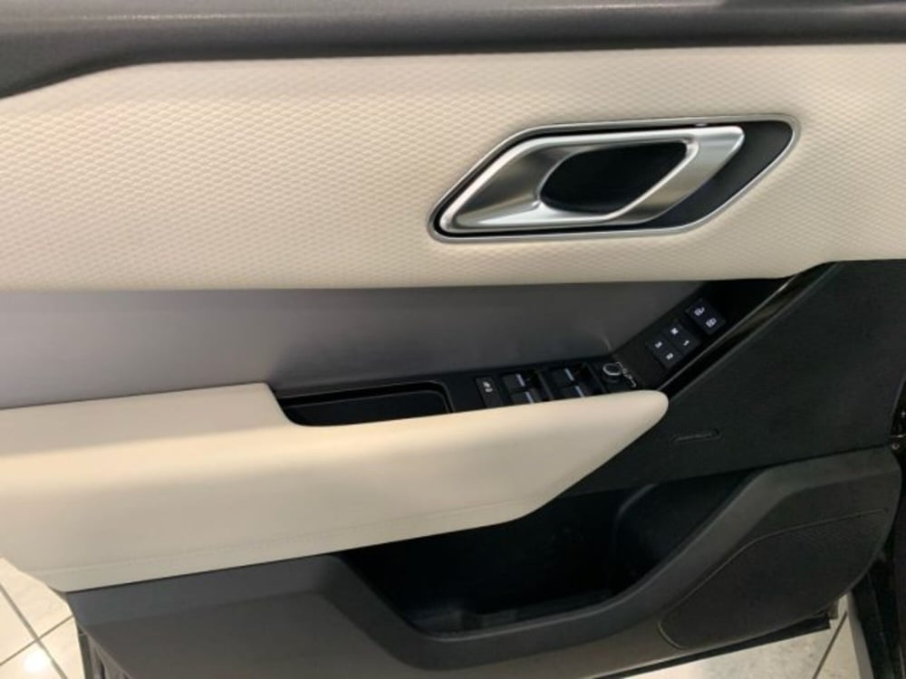 Land Rover Range Rover Velar usata a Livorno (18)
