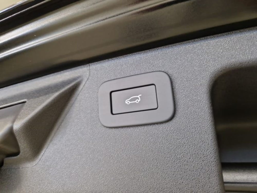 Land Rover Discovery Sport usata a Livorno (18)