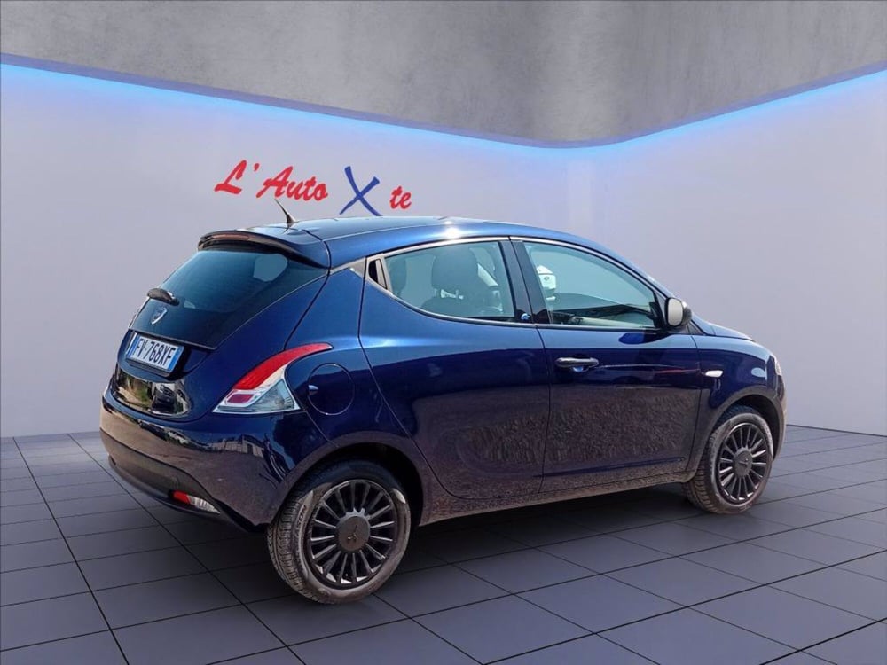 Lancia Ypsilon usata a Milano (9)