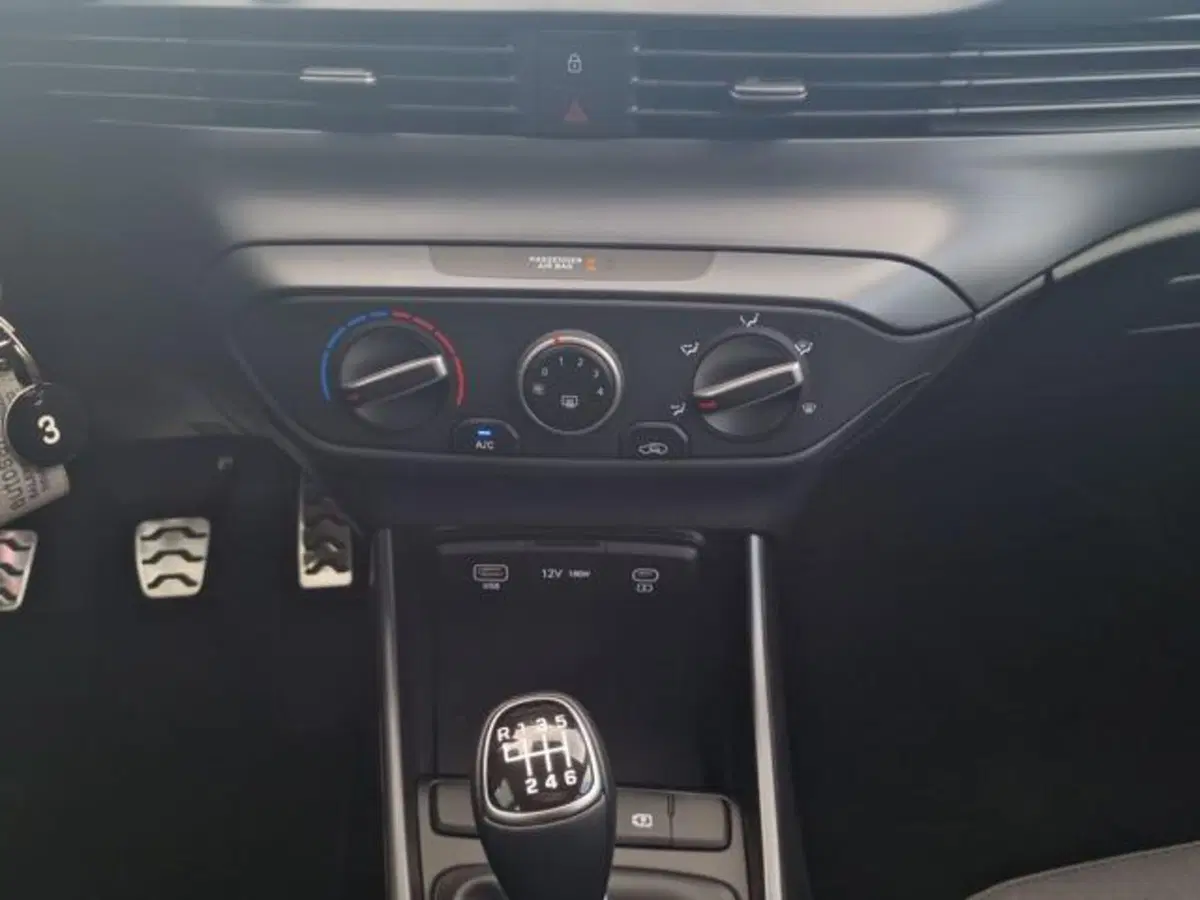 Hyundai Bayon nuova a Salerno (18)