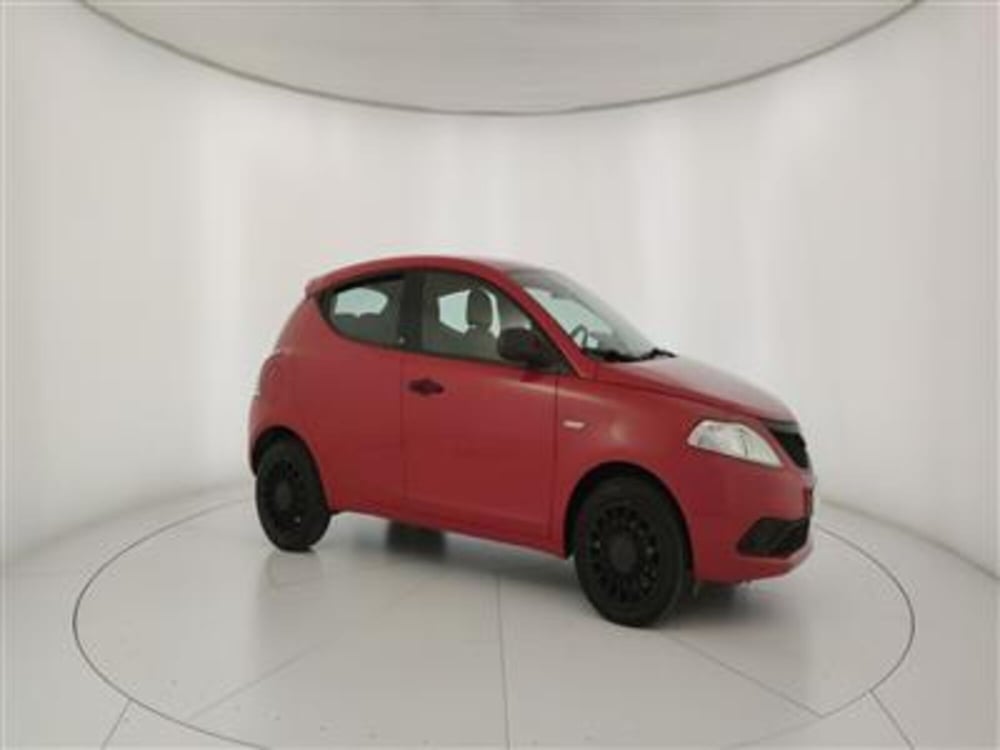 Lancia Ypsilon usata a Bari (10)