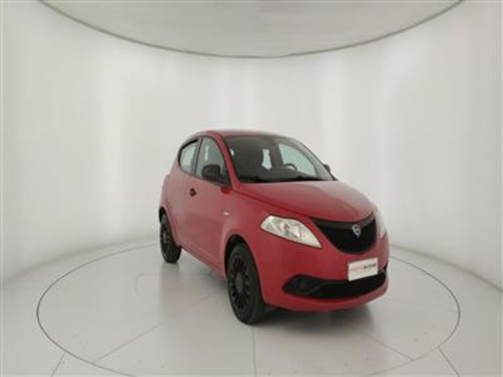 Lancia Ypsilon usata a Bari (11)