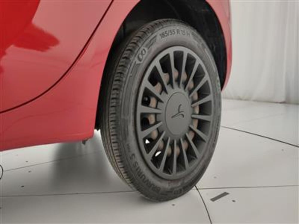 Lancia Ypsilon usata a Bari (12)