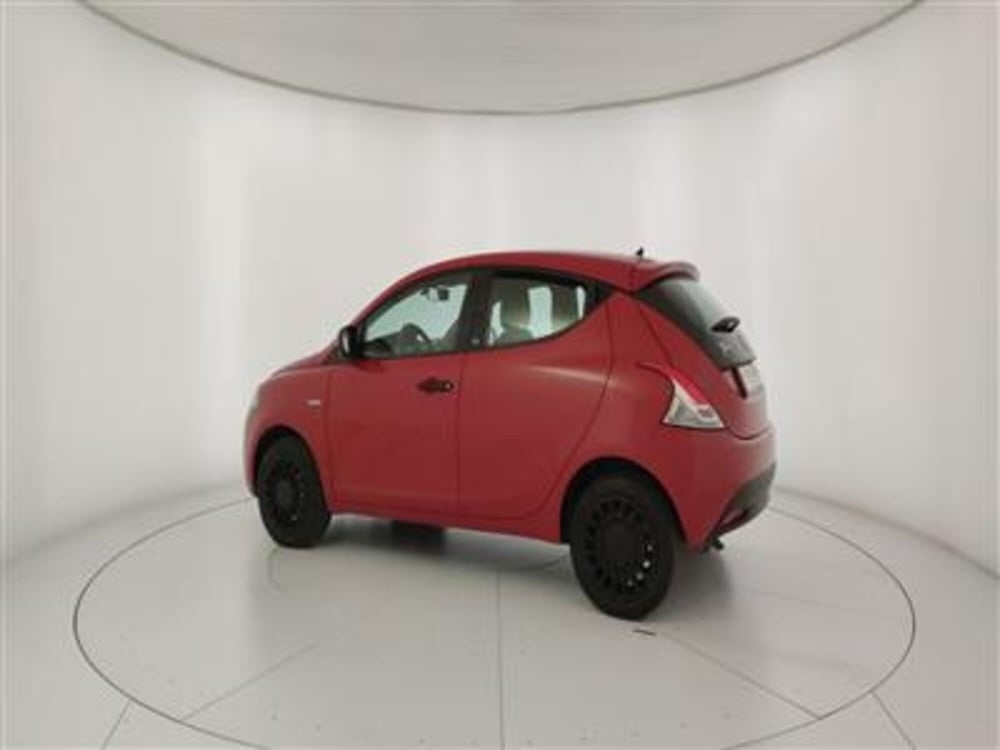 Lancia Ypsilon usata a Bari (4)