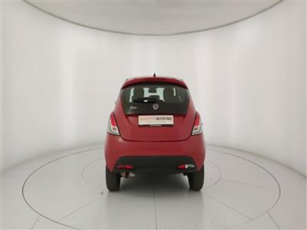 Lancia Ypsilon usata a Bari (6)